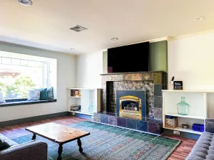 Image of Riverwalk Retreat: Spacious, Hot tub, near Autzen