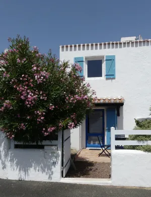 Image of Direct access to the sea! 3-minute walk to the beach.