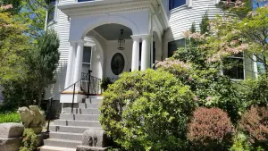 Image of Charming Tree Top Victorian - Two Bedroom Retreat