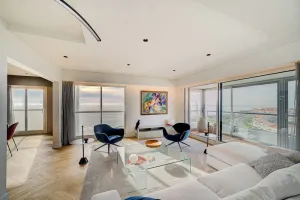 Image of Élégant Penthouse avec Vue Mer Double Garage