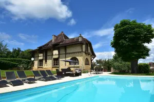 Image of Elegant Mansion Stay in Belvès