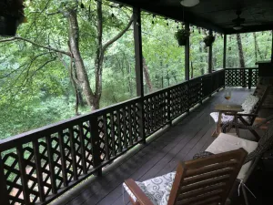 Image of Wine Country Cabin nestled in the the Georgia Mountains of Dahlonega