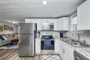 Image of Comfortable & Private 2 Bedrm Cottage w\/ King bed.