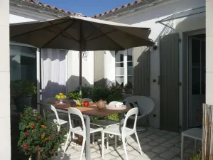 Image of Large luxury villa on the Ile de Ré with whirlpool bath by Andréa