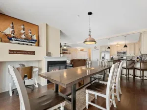 Image of Downtown Condo with w\/2 pools & Gym - Beach, Shops & Restaurants | Lake Time