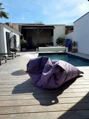 Image of Magnificent house with swimming pool in a quiet cul-de-sac
