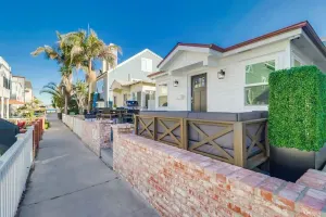 Image of Breezy Bayside Cottage