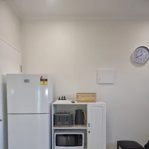 Image of 3km from CBD. One-year-old, modern, self-contained unit with a homely touch.
