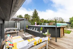 Image of Demeure en pierre avec piscine