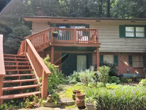 Image of Henri's Place