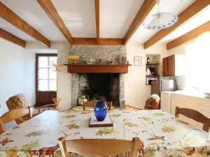 Image of Charming Home Near Beach - Enclosed Garden, Pet-Friendly, Parking Included