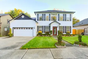 Image of Oregon Winemakers Beautiful Colonial in Salem - Minutes to world class wineries
