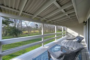 Image of Lake Conroe Condo in Gated Community with Porch & Modern Amenities—Your Ideal Getaway Spot!