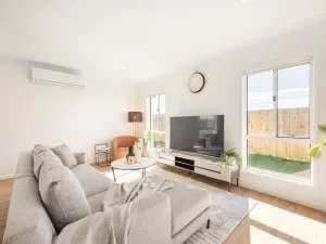 Image of Modern Family Retreat in Premier GreenbankLocation