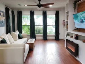 Image of The Mid City Bungalow - 2 Miles from LSU
