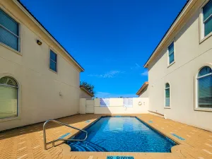 Image of Smart Home, 4 rooms, 2 1\/2 bathroom, w \/ Pool, Gated Community in McAllen