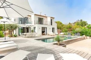 Image of Villa Parasol Summary