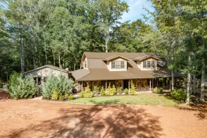 Image of Spacious Lodge Hideaway on 370 acres 9-Bedrooms, Sleeps-15