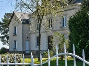 Image of Spacious Vineyard Retreat with Stunning Views, Sauna, and Pet-Friendly Garden