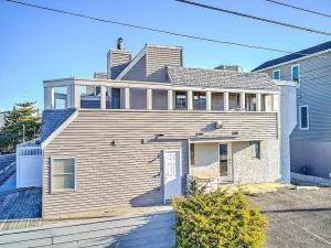Image of Awesome home in Brighton Beach with 2 Bedrooms, Internet and WiFi