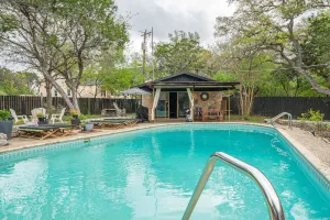 Image of Pool House-Near La Cantera, Helotes, Floore’s, The Rim, Sea World, Fiesta Texas.