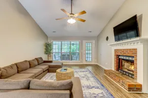 Image of ★Lawrenceville, NO stairs, 4br, sleeps 11!★
