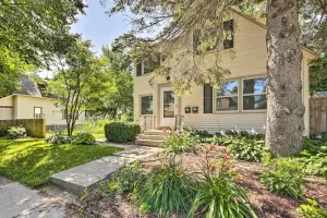 Image of Logan Ave Holiday House - Upper