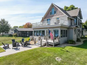 Image of Experience Princeton charm on the Mississippi River