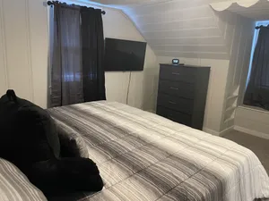 Image of Cozy 4 bed 2 bath house located less than 4 minutes from the Richmond Airport.
