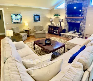 Image of ROUGH RIVER LAKE Hot Tub, Pool, Grill, Fire Pit, Party Garage