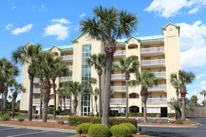 Image of Life on Top - Paget 504, View all of the Litchfield Coastline
