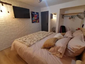 Image of Maison Deco Pop Et Chaleureuse Avec Spa, Sauna