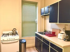 Image of Renovated apt with lots of light bonus den close to path