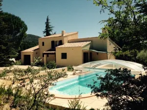 Image of Rent Family house with pool 3 bedrooms (7pers) in Lauris (provence)