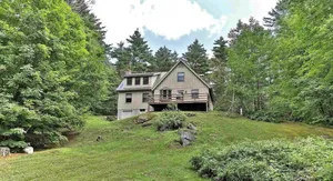 Image of Ski, hike, swim or relax with family & friends in this nature lovers delight!