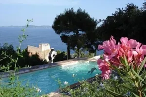 Image of Villa + pool the beach at your feet facing Presqu'ile de Giens \/ Porquerolle