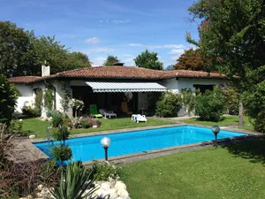 Image of Villa with swimming pool and large garden with double garage and parking space