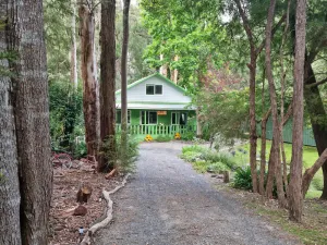 Image of Only 5 Minutes Drive From Warburton Township, Yarra River Backs Onto Property
