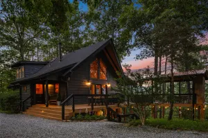 Image of Stunning Mountain View Paradise Cabin! HOT TUB, Master Suite, 5 Miles to town.