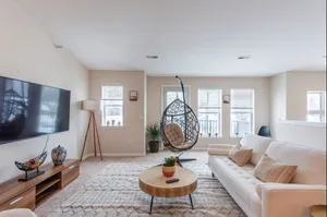 Image of Modern 3-Bed Downtown Apartment