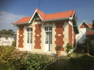 Image of Traditional house, style \"villa soulacaise\", near the beach