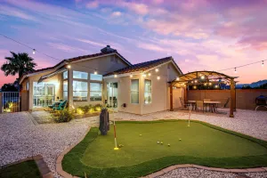 Image of Lucky vacation with putting green King\/Queens beds