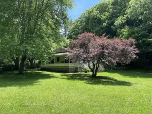 Image of Creekside Farmhouse in the Gateway to the Smokies!