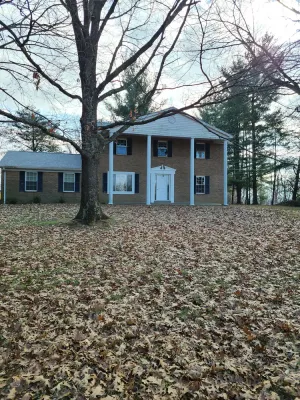 Image of Spacious and private home. Located 2 miles from the Creation Museum. Sleeps 14.