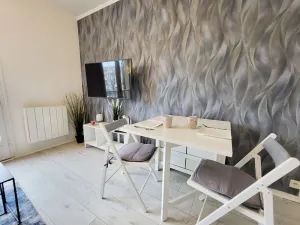Image of Renovated 1-Bed Apt with Parking Near Marina and Beach