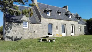 Image of Beautiful house with its feet in the water, the sea at the end of the garden!