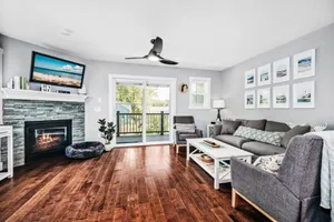 Image of Lakescape, Modern 3BD Townhome Near Downtown and Wineries