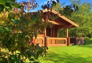 Image of Chatsworth lodge with hot tub.