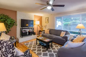 Image of Minutes to Airport, Waterfront and Downtown Sleeps 6