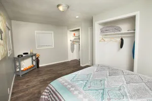 Image of Spacious (2bdr) on a Private 1 acre Lot by Lake, Sleeps 8--Walk to Strip & Golf